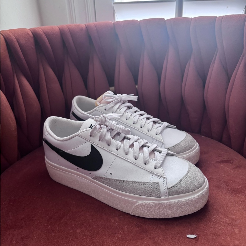 Nike women’s White and Black Sneakers